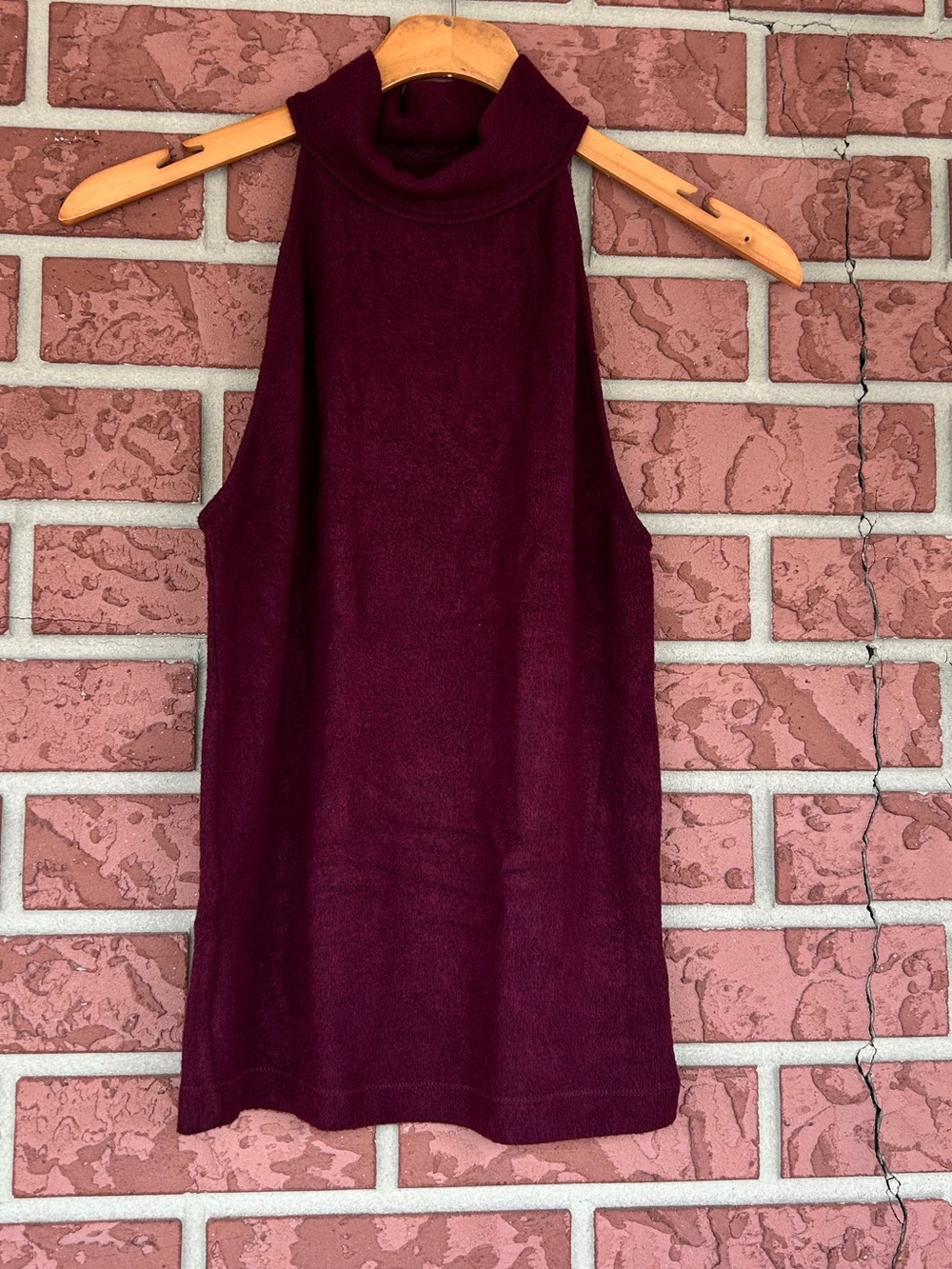 Me to We Sleeveless Turtleneck Sweater - Deep Wine